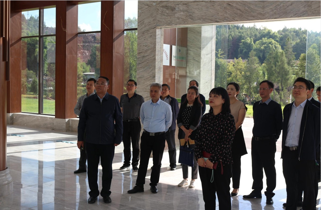 省科協(xié)黨組成員、副主席周利平一行蒞臨巴山牧業(yè)考察并調(diào)研
