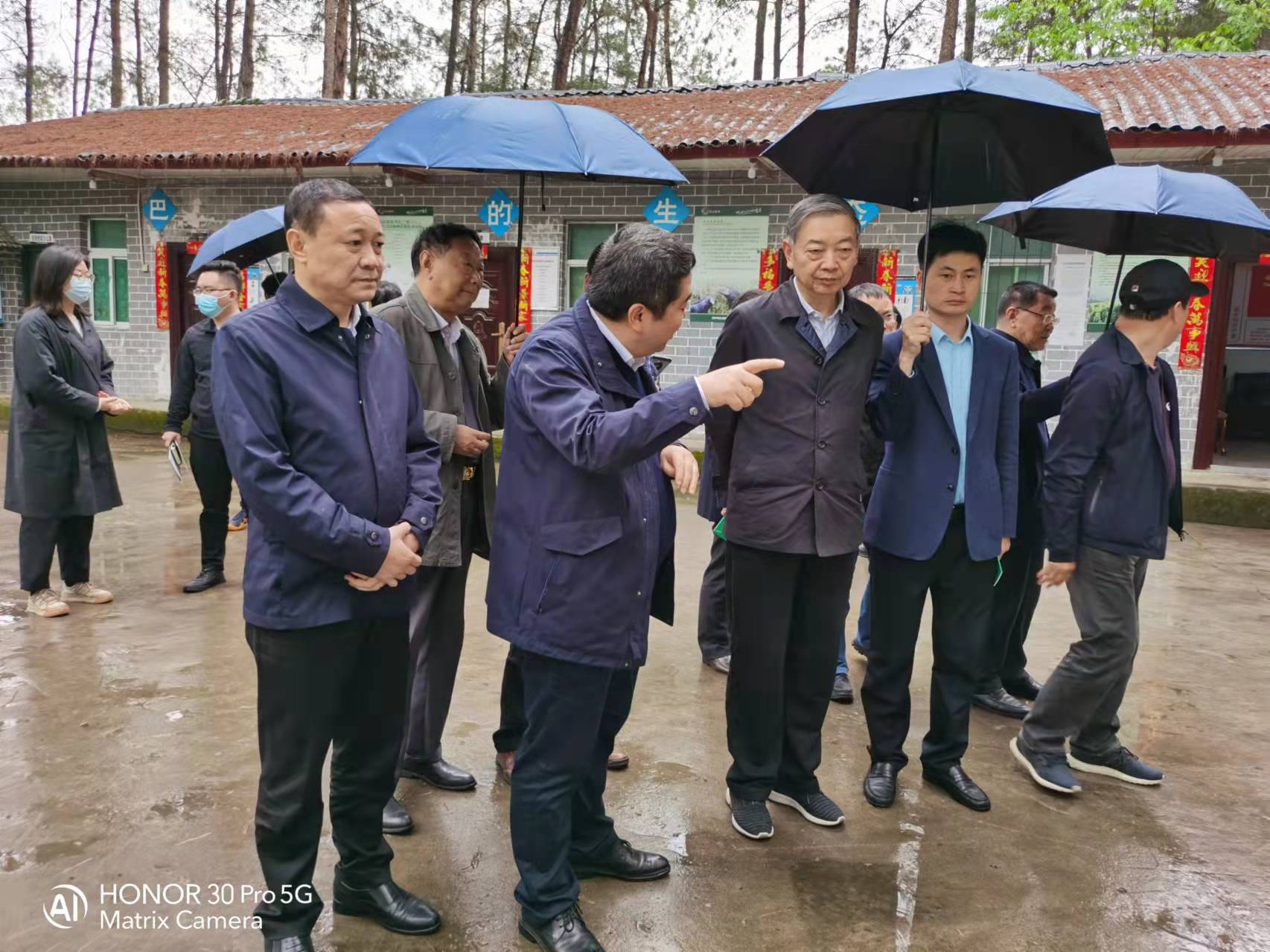 省決咨委副主任、省經(jīng)信廳原廳長(zhǎng)王海林一行 來(lái)公司考察、調(diào)研