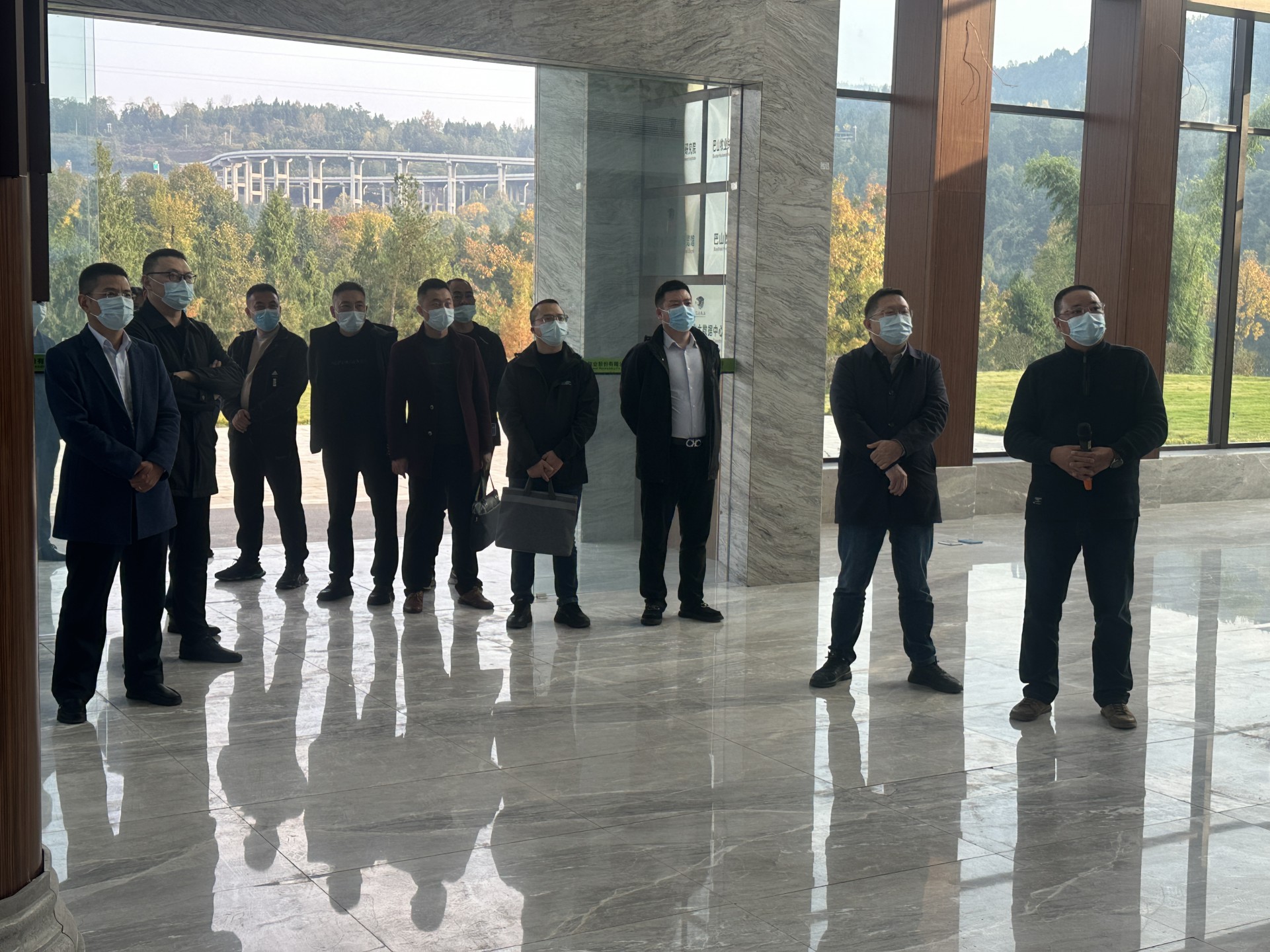 四川江口醇酒業(yè)（集團）有限公司董事長陳林才一行蒞臨巴山牧業(yè)考察學習